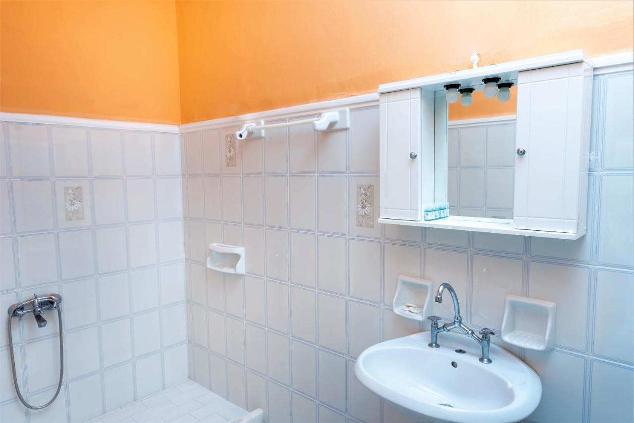 Zois Apartments Nikiana Bagian luar foto